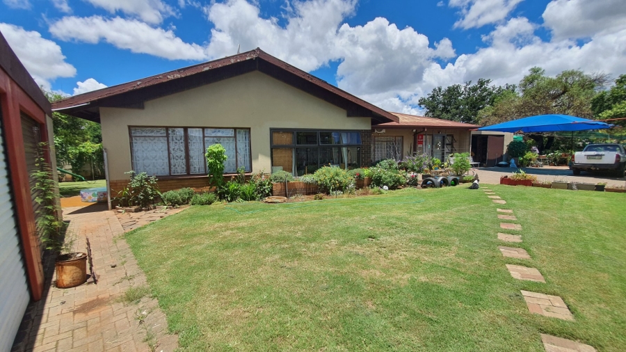 4 Bedroom Property for Sale in Fleurdal Free State